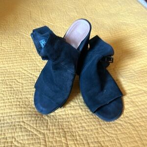 Vionic heeled sandal